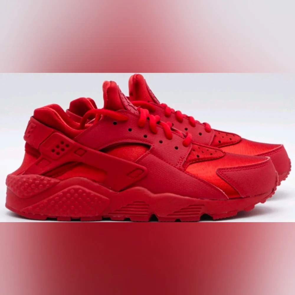 Nike Women's Air Huarache Run Sneakers Triple Red Sneakers Size 10 MSRP $120 - Picture 1 of 9